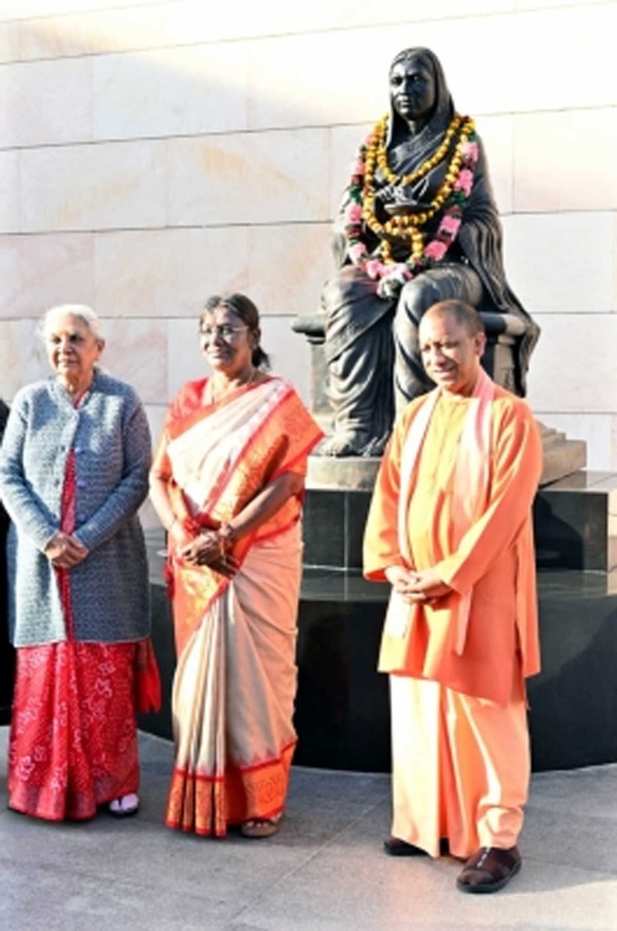 काशी विश्वनाथ मंदिर में राष्ट्रपति ने किया पूजन-अर्चन, भव्य गंगा आरती देख हुईं अभिभूत